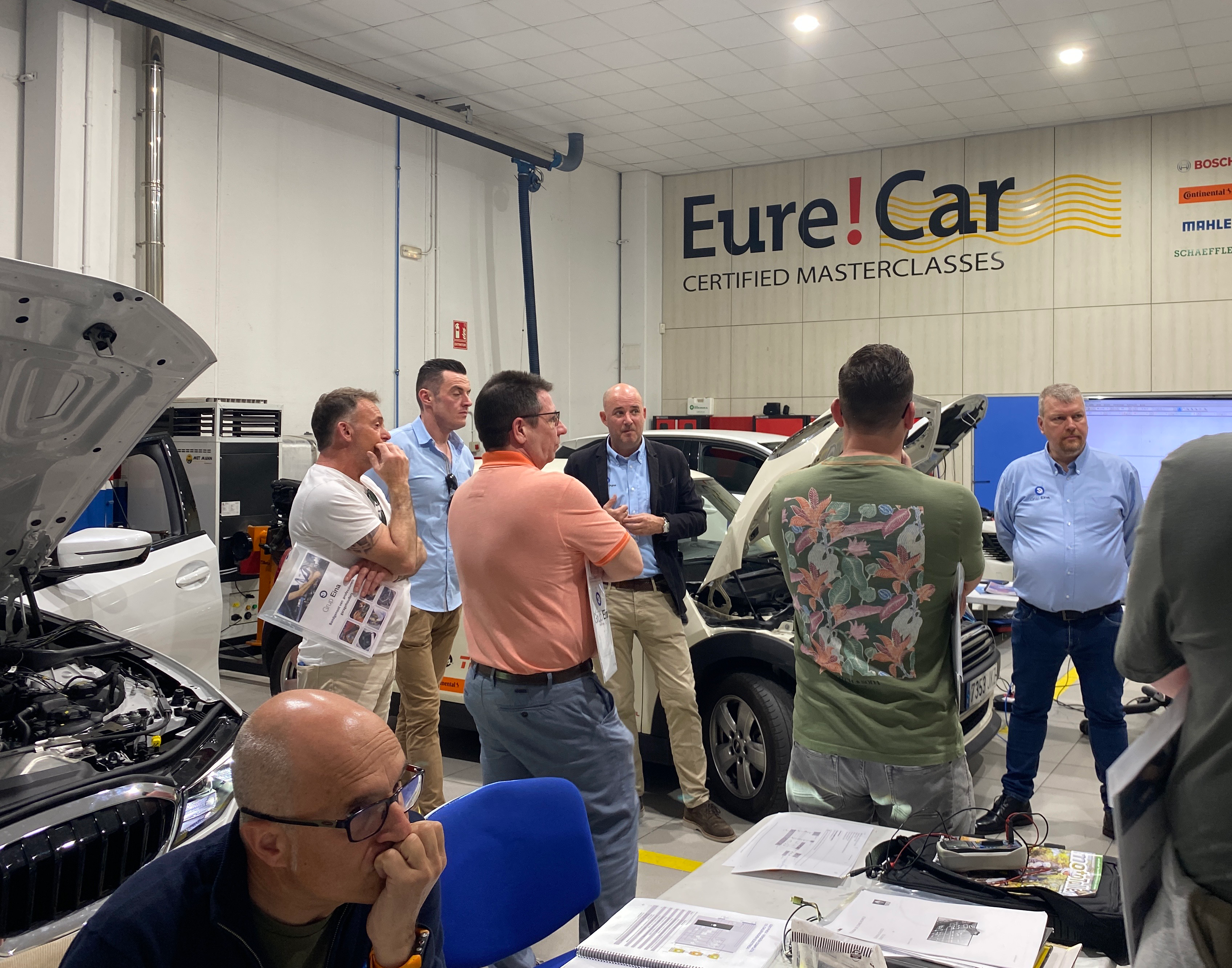 During the visit, they had the opportunity to get to know Grup Eina in greater depth, as well as the range of services available to make the day-to-day of garage professionals easier